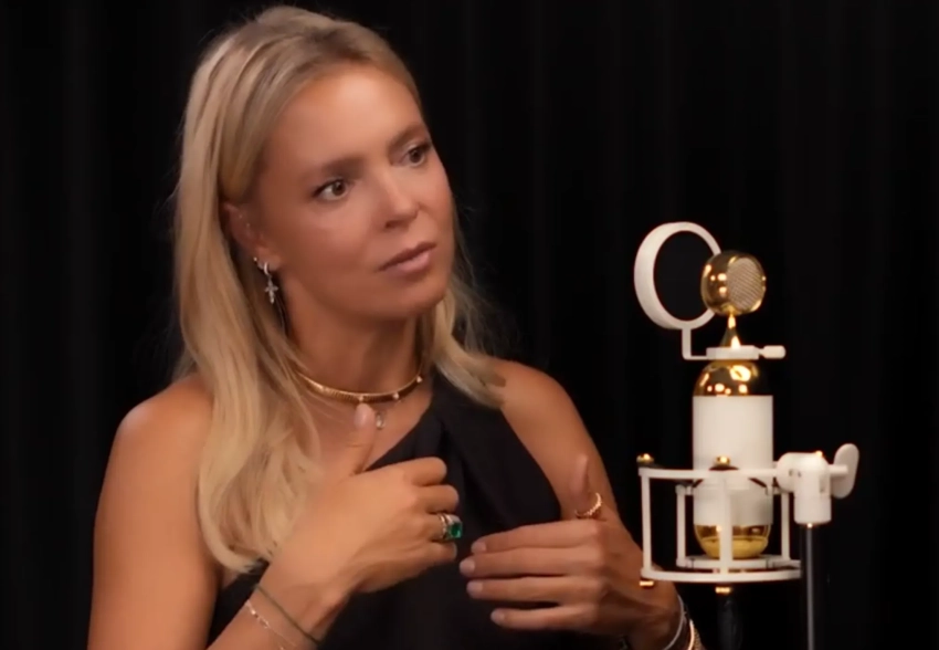 "Ты для того, чтобы идти в театр, а не зад подтирать — это для няни". Жена миллиардера и мать пятерых детей Виктория Манасир рассказала о материнстве, муже и внучке