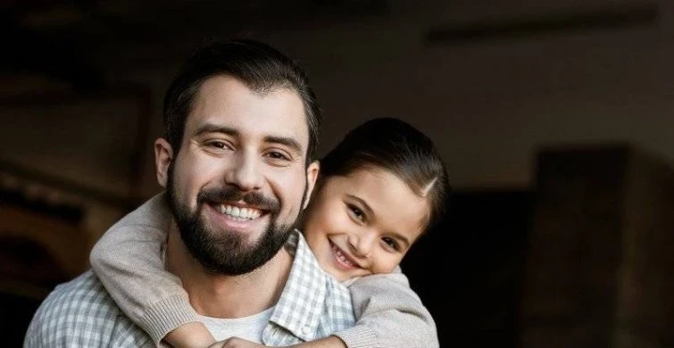 Смелость от папы: как поддержка отца формирует карьерные устремления женщин