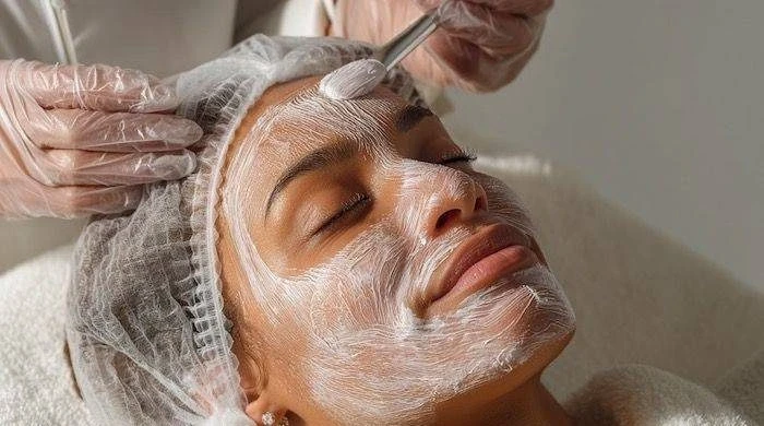 5 процедур от косметолога, которые стоит пройти до зимы и Нового года, чтобы кожа сияла и выглядела по-настоящему дорого