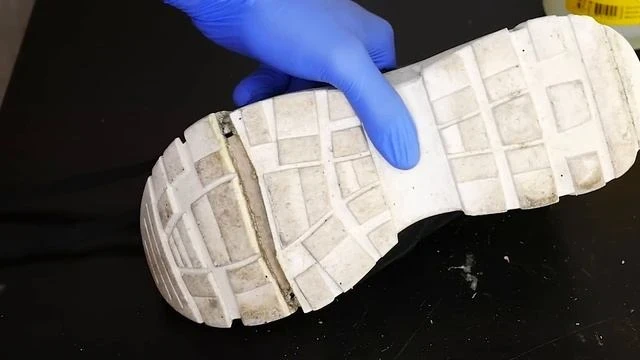 Достаточно пилочки для ногтей и клея: как починить треснувшую подошву без сапожника