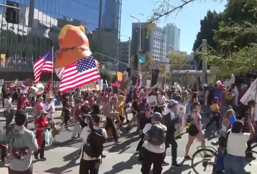 В США малоимущие подали в суд на Трампа из-за угрозы голода