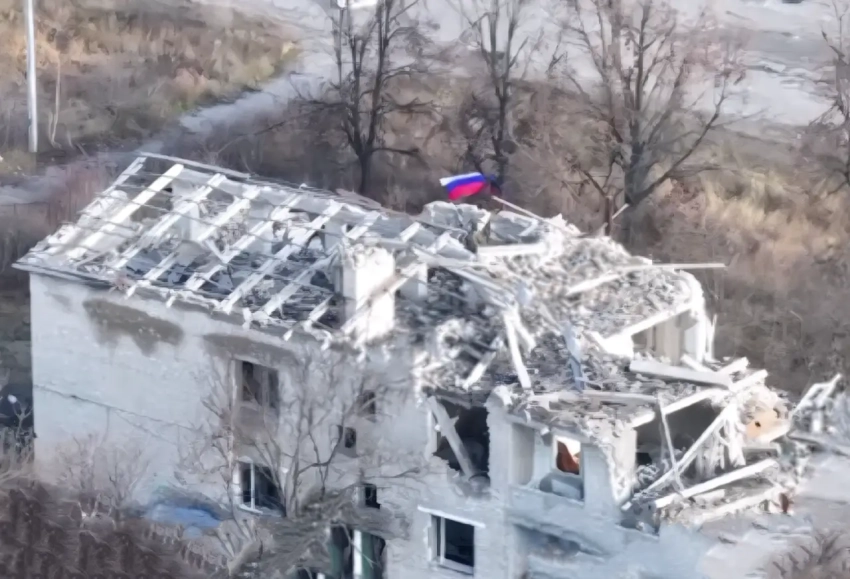 Российский триколор поднят на юге Волчанска