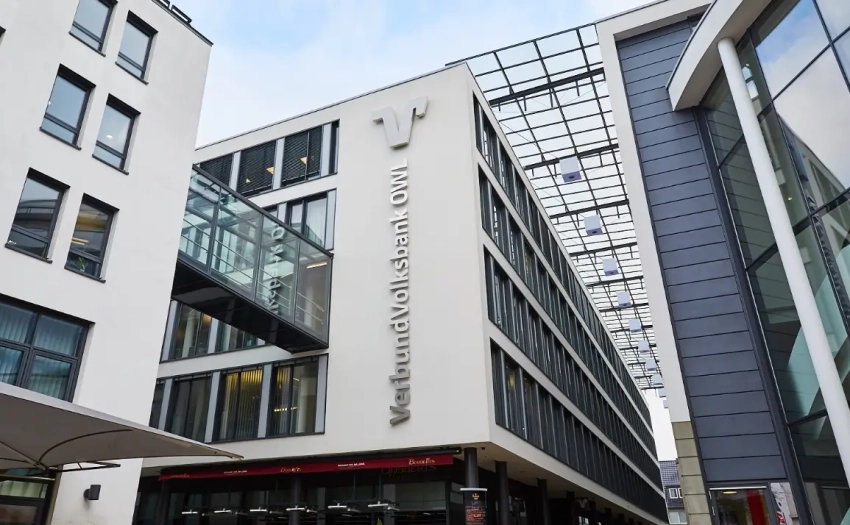 «Политически мотивированное решение»: немецкие банки закрыли счета партии АдГ