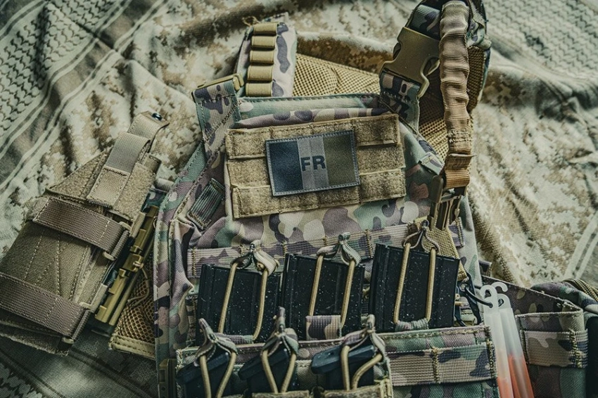 Французов начинают массово готовить к войне с Россией