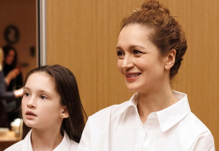 Виктория Исакова показала редкие совместные фото с дочерью от покойного Юрия Мороза