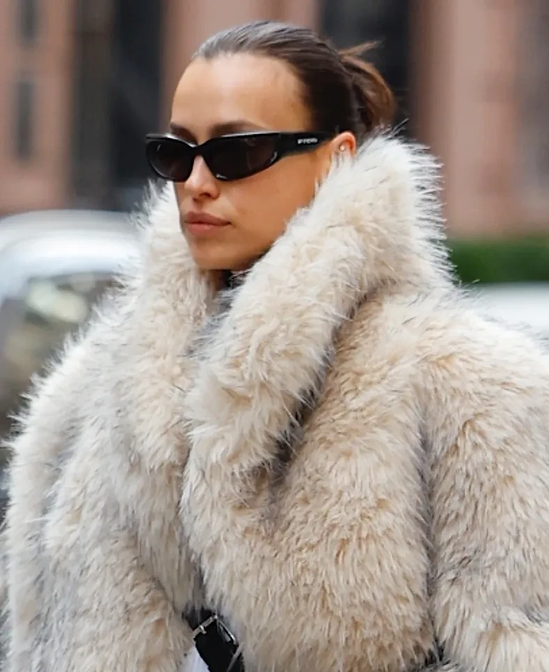 Ирина Шейк вышла на прогулку в шубе и мини-шортах