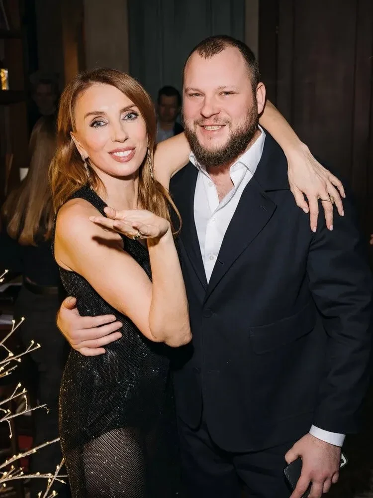 "Голые" платья, танцы, Ольга Слуцкер, Ксения Собчак и Сергей Бондарчук среди гостей: в сети появились новые фото с дня рождения Светланы Бондарчук