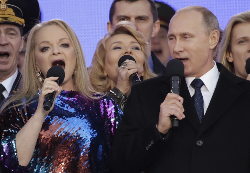 "Любимую поп-звезду Путина "отменили". Vanity Fair посвятил статью скандалу с Ларисой Долиной