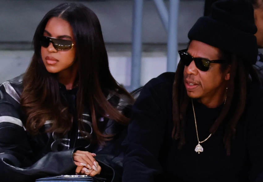 13-летняя дочь Бейонсе вместе с отцом Джей-Зи посетила баскетбольный матч