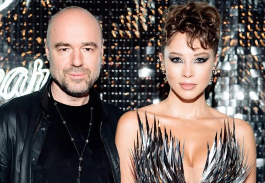 Посиделки за игрой в "Мафию": Полина Диброва и Роман Товстик проводят время вместе с детьми от прошлых браков