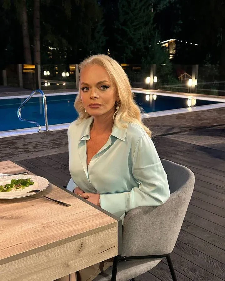 Судебные приставы выселили Ларису Долину из скандальной квартиры, пока она отдыхает в Абу-Даби