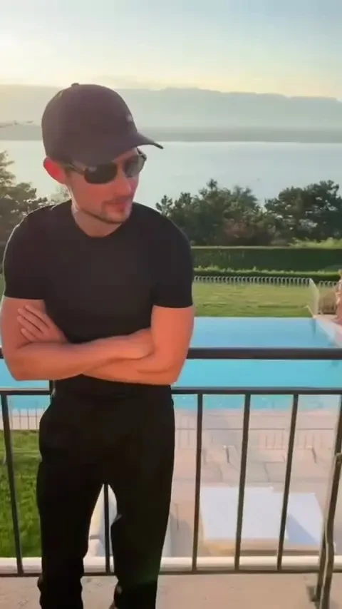 "Сейчас мы оказались практически на улице". Мать детей Павла Дурова Ирина Болгар показала архивные кадры роскошной жизни с ним