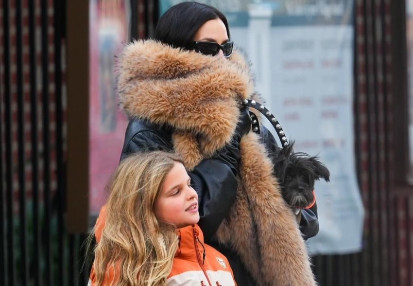 Ирину Шейк (в мехах и ботфортах) засняли в компании дочери от Брэдли Купера