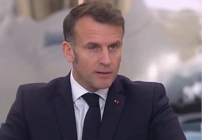 "Опять Брижит?". Эммануэль Макрон появился на публике с покрасневшим глазом