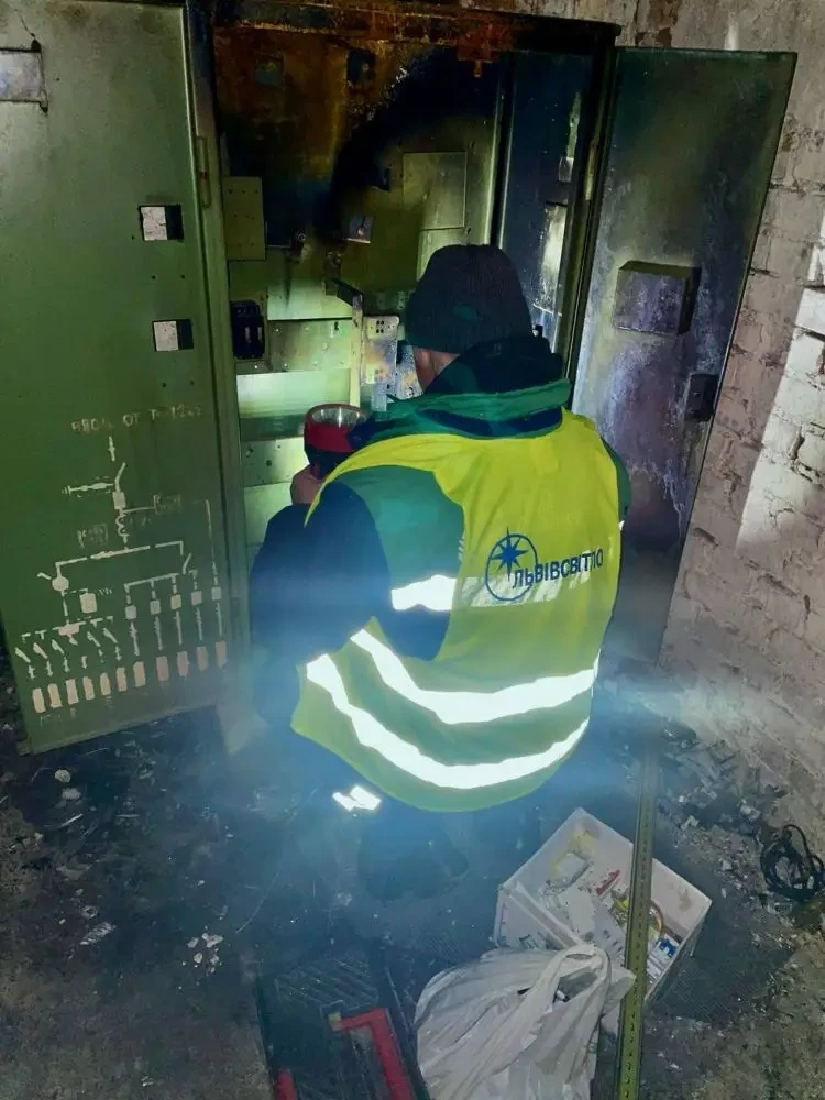 Промышленный объект в Одессе охвачен пожаром в результате удара