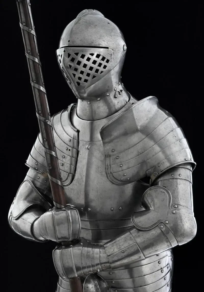 Турнирные доспехи Генриха VIII 1520 года для «Поля золотой парчи»