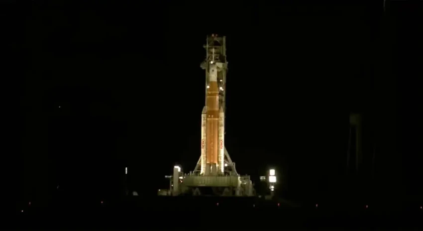 Во время заправки лунной ракеты SLS Artemis II в США произошла утечка водорода