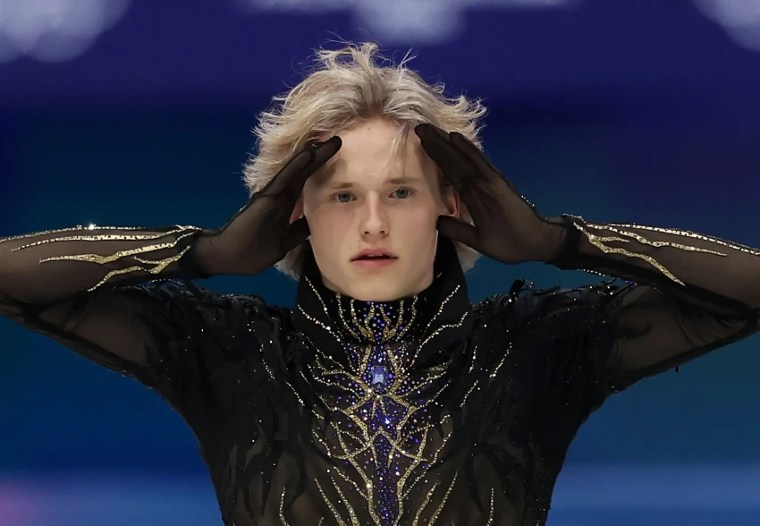 "Вошёл в историю". Фигурист Илья Малинин исполнил запрещённое 50 лет сальто на Олимпиаде и стал звездой соцсетей
