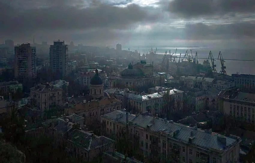 Показан момент отключения света в Одессе после удара по электроподстанции