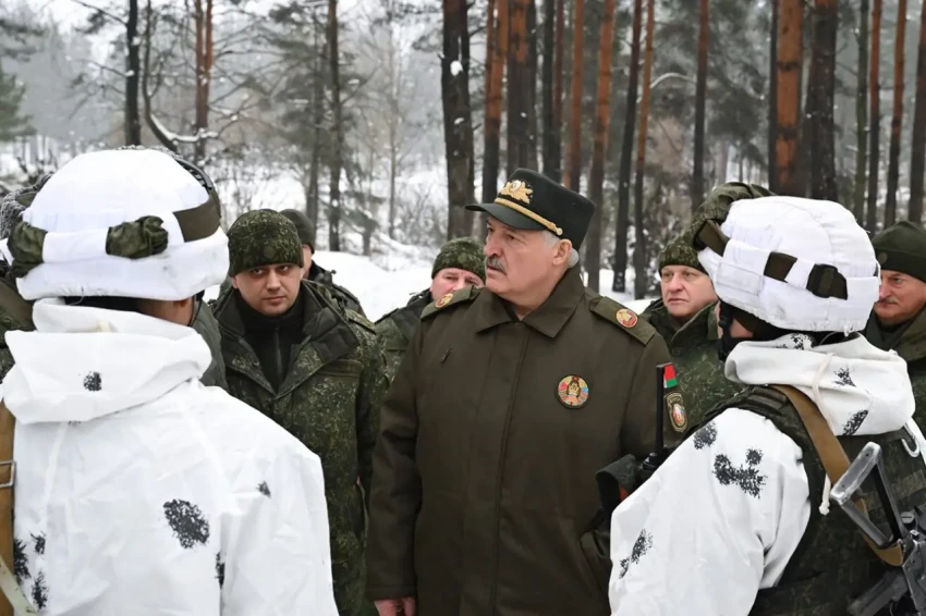 После посещения военных учений Лукашенко потребовал «драть шкуру с комбатов»