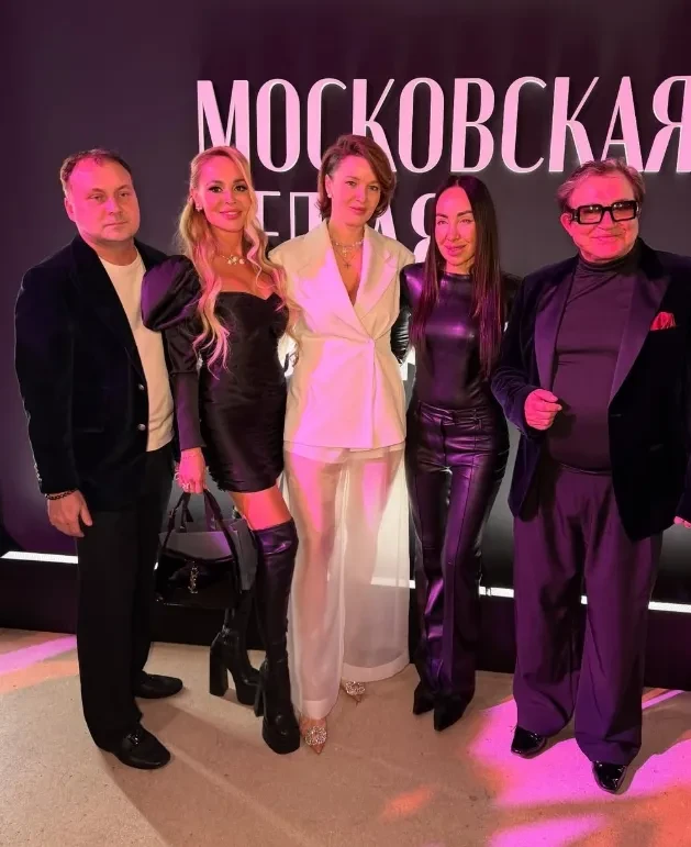 Дмитрий Дибров вышел в свет с новой избранницей