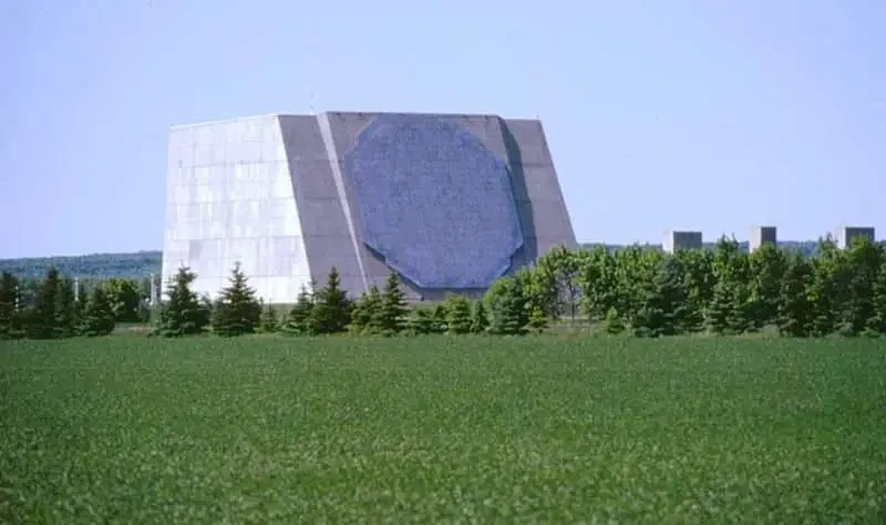 Спутниковые снимки американских радаров раннего ракетного предупреждения и средств противоракетной обороны