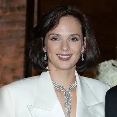 В сети появилось фото 70-летнего миллиардера Араза Агаларова с его 26-летней женой и их детьми