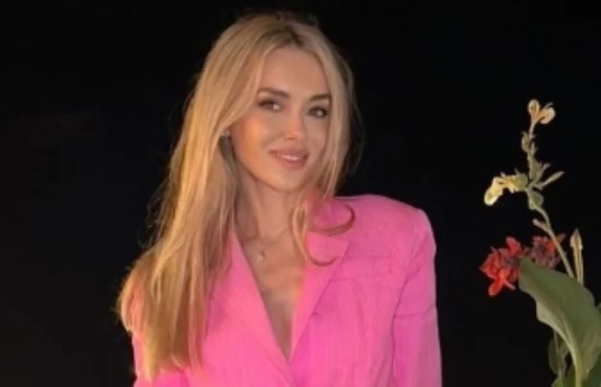 Ксения Сухинова отдыхает в шотландском поместье своего возлюбленного — "водочного короля" Юрия Шефлера*